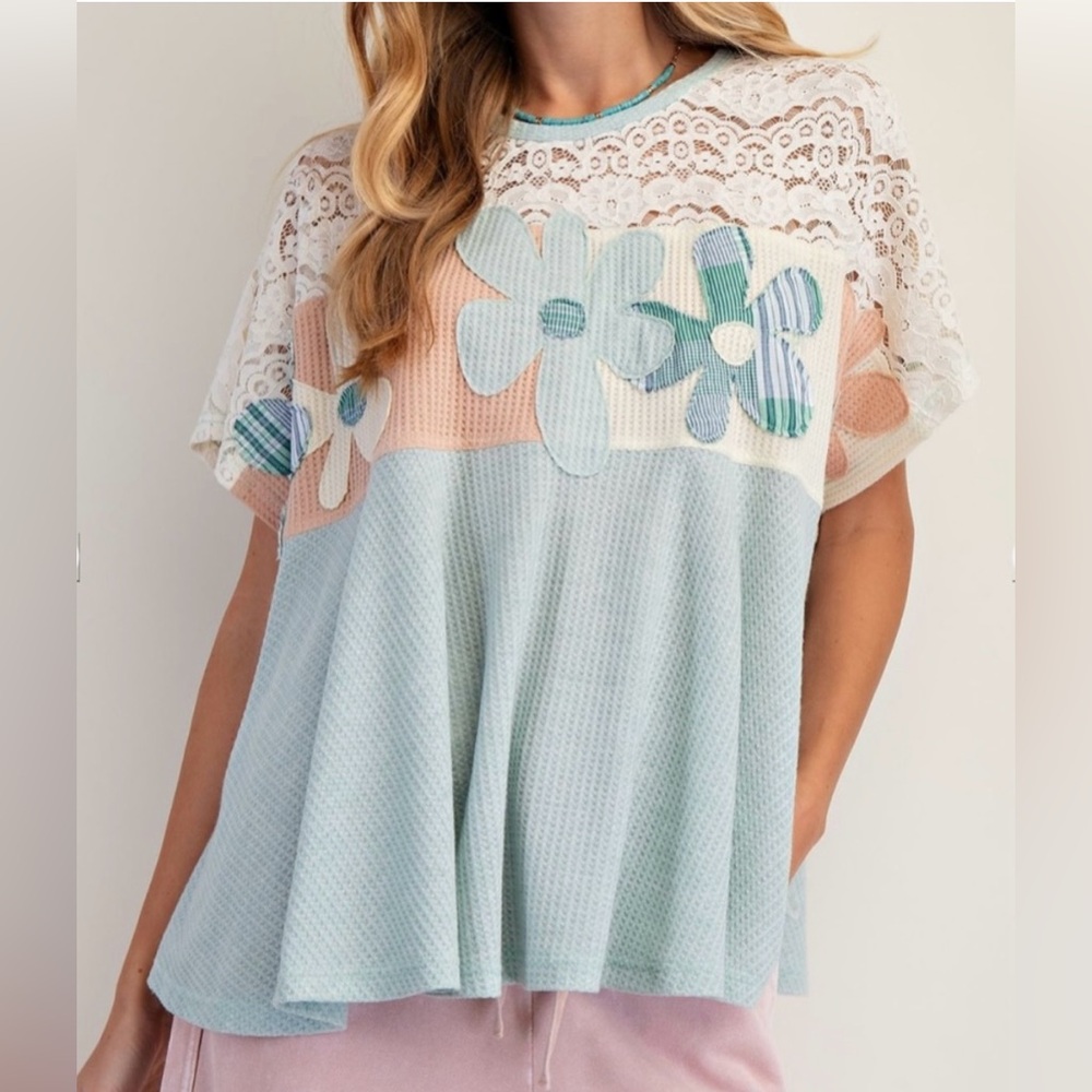 Easel Flower Patch Top 🌸Spring Sale- Last Call